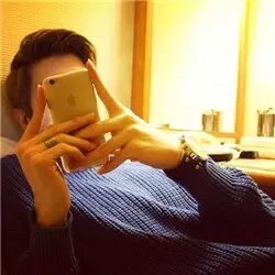 奶油裙角
